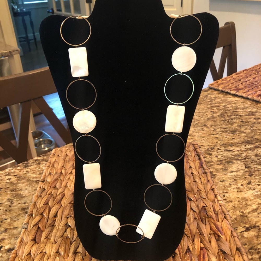 🇺🇸 VTG Shell and Silver Geometric Statement Necklace